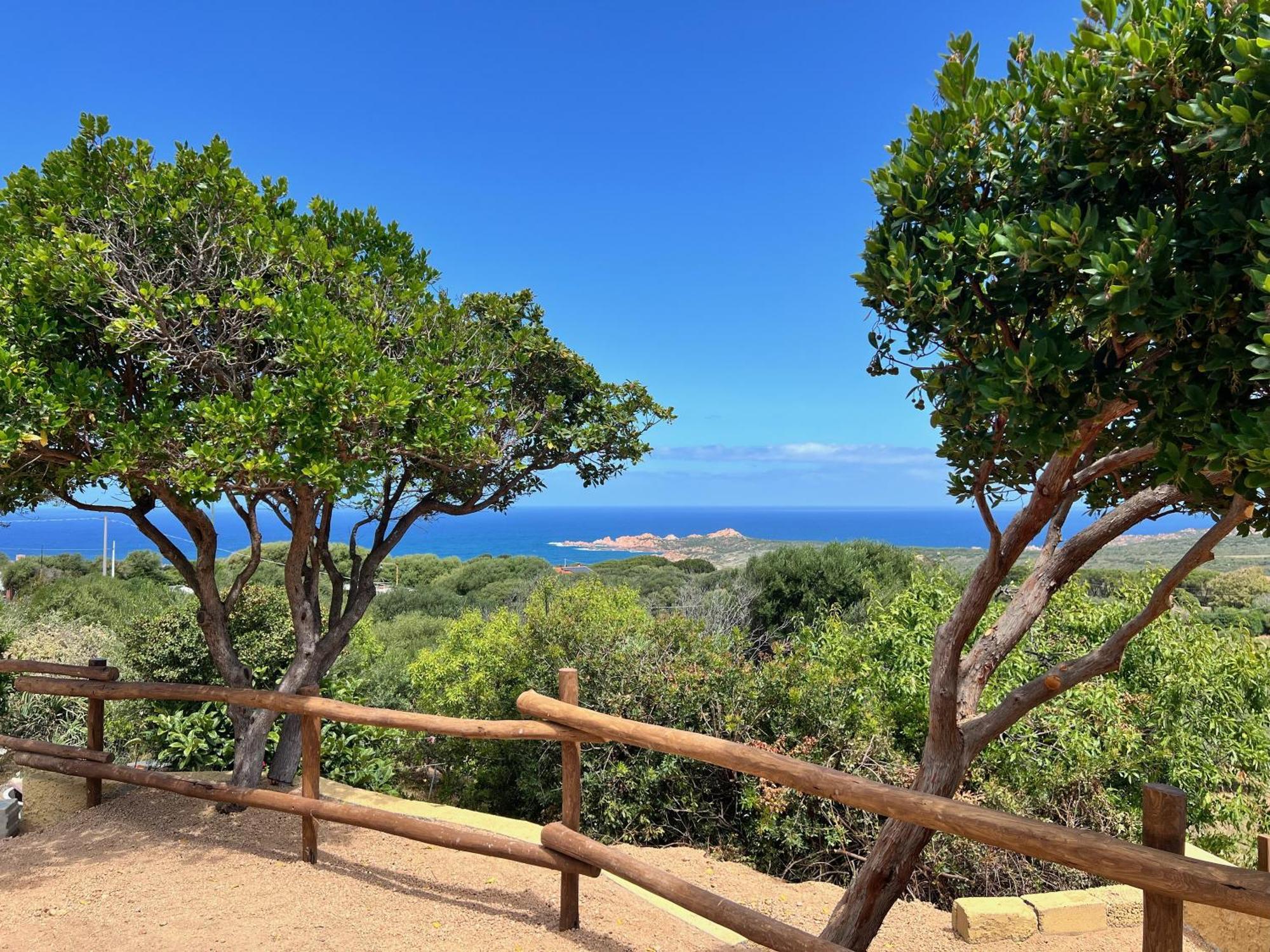 Appartamento Panoramico Isola Rossa Buitenkant foto